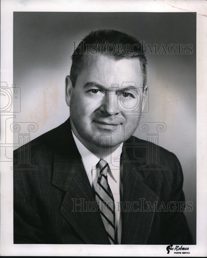 1956 Press Photo Harold Gallagher manager of The Grocers Spotlight - Historic Images