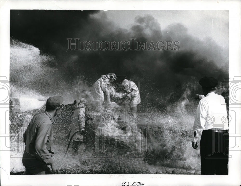 1958 Press Photo Aluminum coated, heat-protected suits - Historic Images