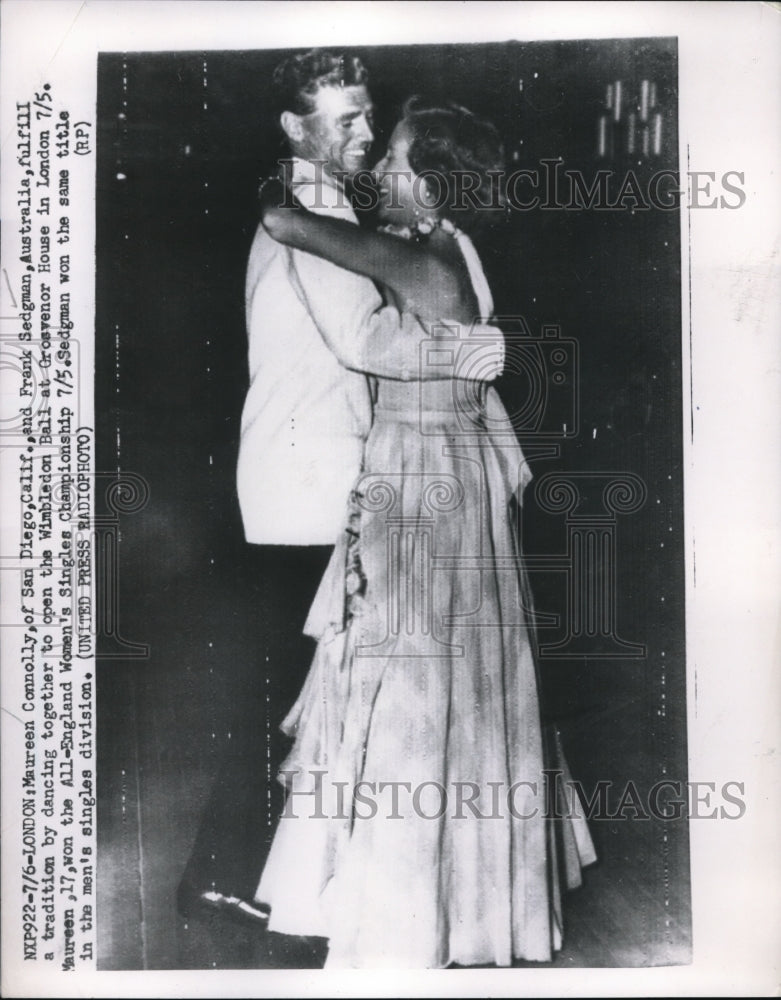 1952 Press Photo London Maureen Connolly and Frank Sedgman fulfill a tradition - Historic Images