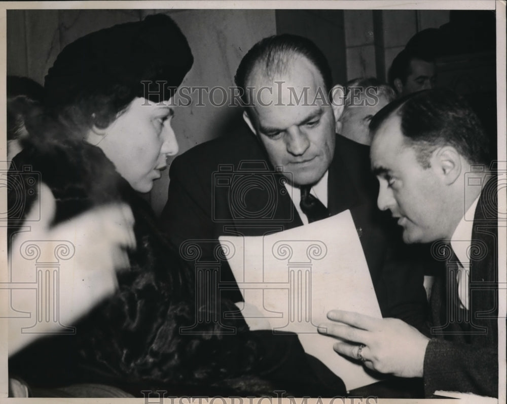 1941 Press Photo Jospeh Curran Going Over Statement with Miss Dorothy Snyder-Historic Images