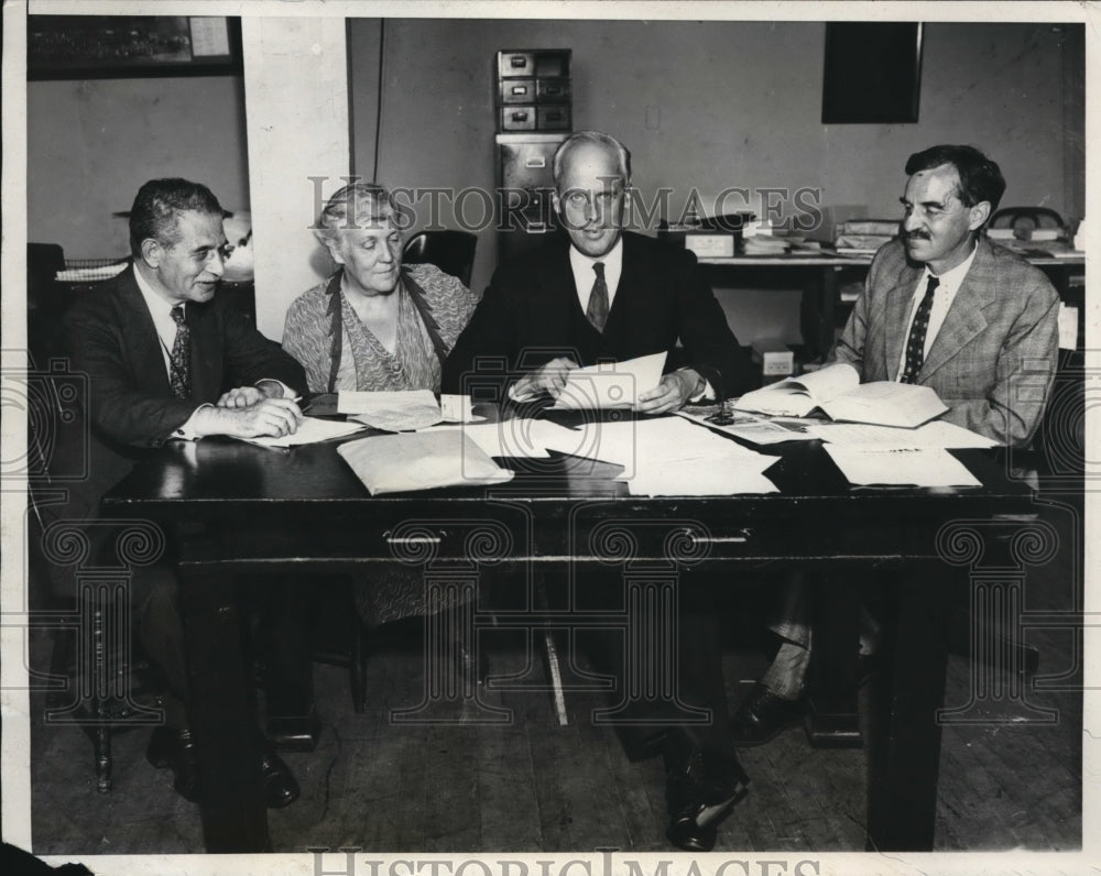 1932 M. Hillquit, Mrs. V. Berger, N. Thomas & D.W. Hoan map campaign-Historic Images