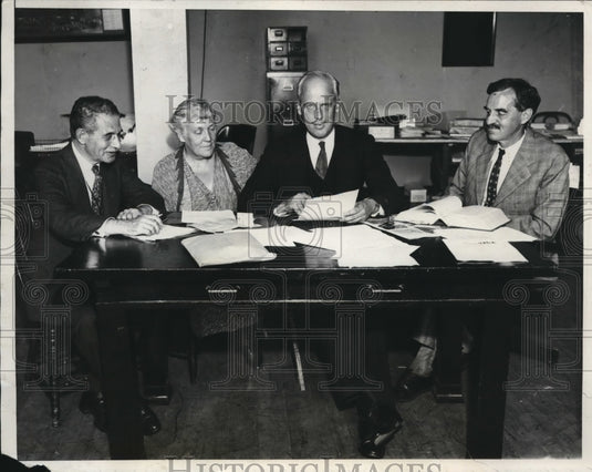 1932 M. Hillquit, Mrs. V. Berger, N. Thomas & D.W. Hoan map campaign-Historic Images