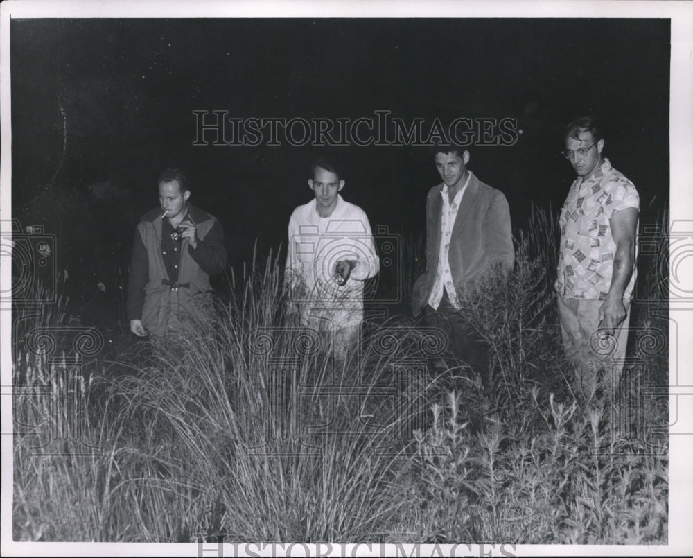 1955 Press Photo J. Niro, F. Circelli, R. Frazer &amp; J. West searching for Koerner - Historic Images