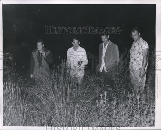 1955 Press Photo J. Niro, F. Circelli, R. Frazer & J. West searching for Koerner - Historic Images