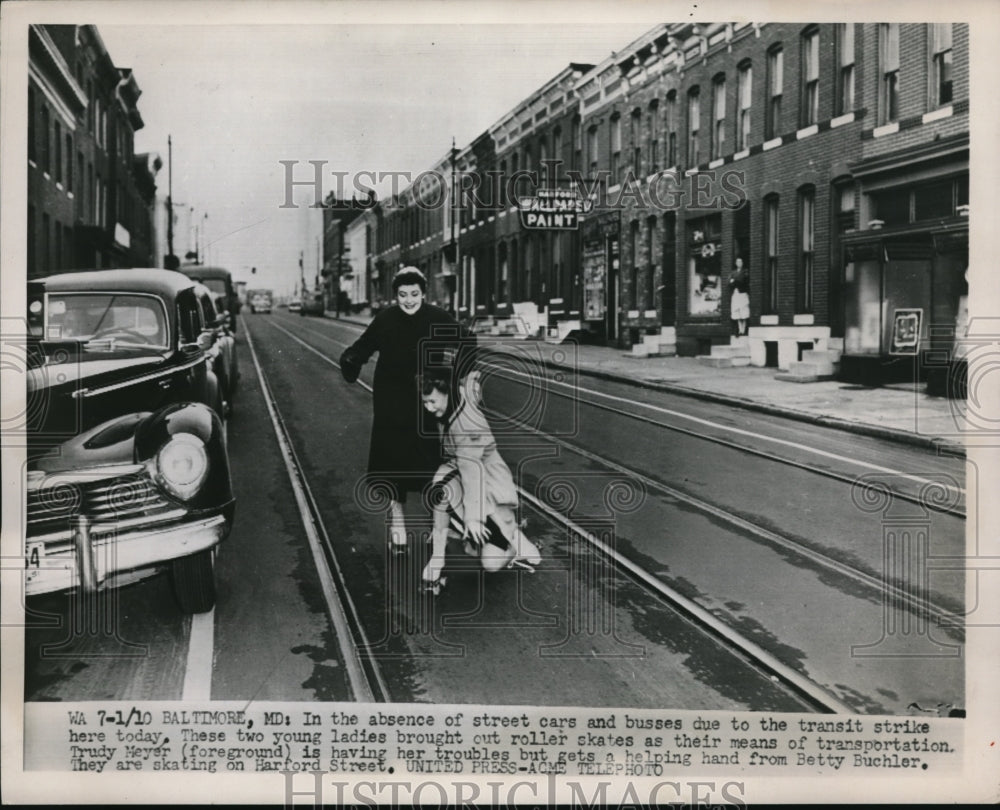 1952 Press Photo Trudy Meyer and Betty Buchler skating due to transit strike - Historic Images