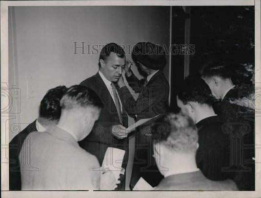 1937 Press Photo Charles P Loft Reading Statement While Reporters Take Notes-Historic Images