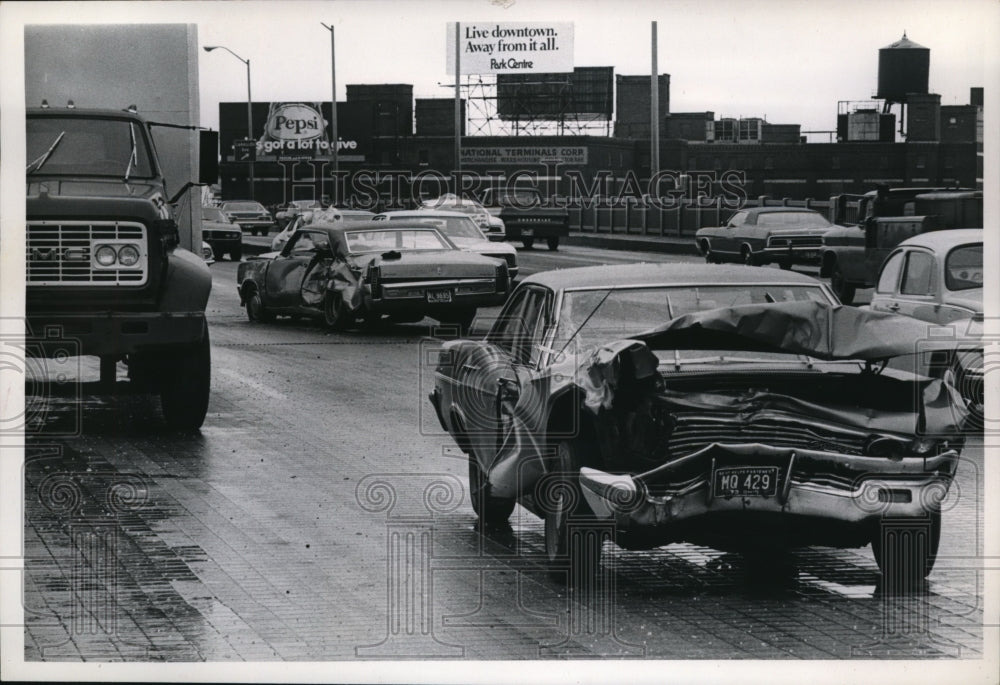 Press Photo Three Vehicle Highway Automobile Accident Truck Car Pepsi Sign - Historic Images