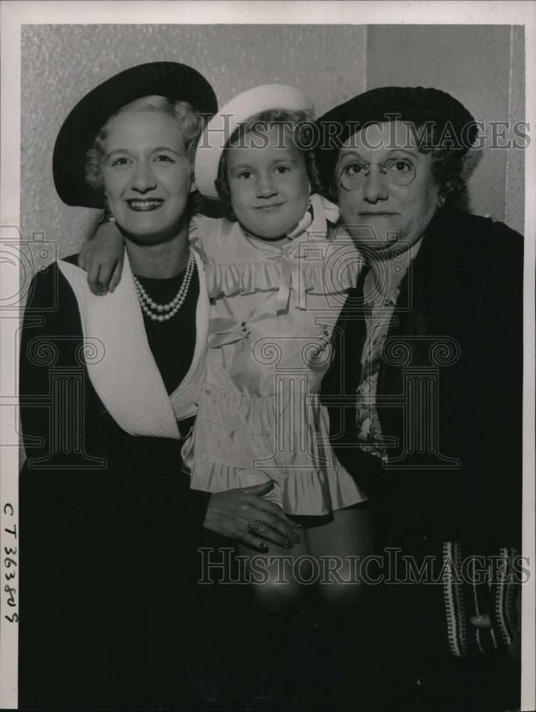 1936 Press Photo Dorothy Beatty Ordered By Court To Become Sister To Daughter - Historic Images