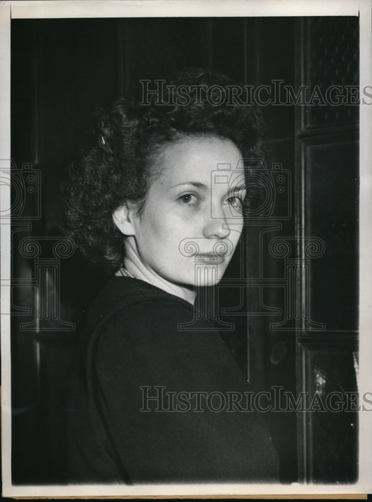 1947 Press Photo Mrs. Betty Barrows Takes Lie Detector Test For Sons Death - Historic Images