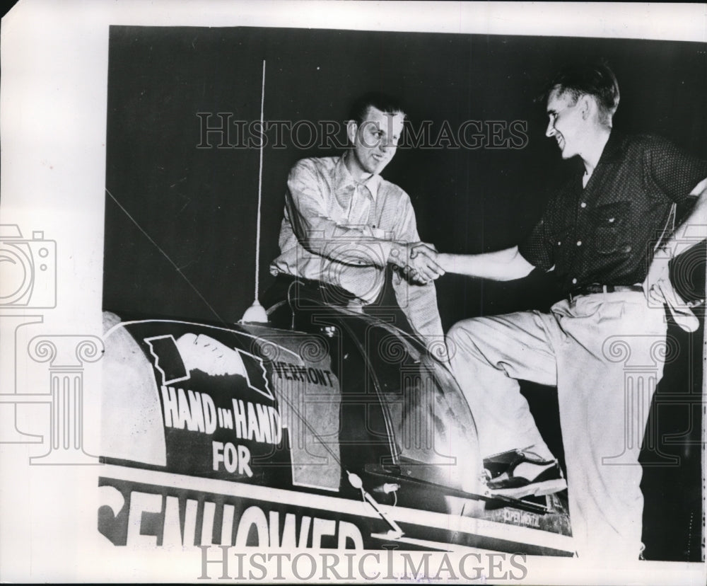 1952 Press Photo Bob Faris Wishes Les Arvin Good Luck On Record Breaking Attempt - Historic Images