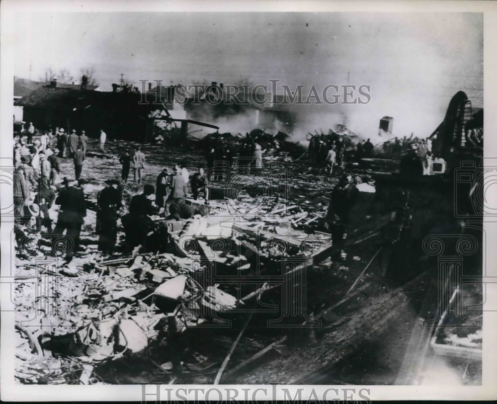 1951 Press Photo Denver Colo View of the B-29 Superfortress crash scene as - Historic Images