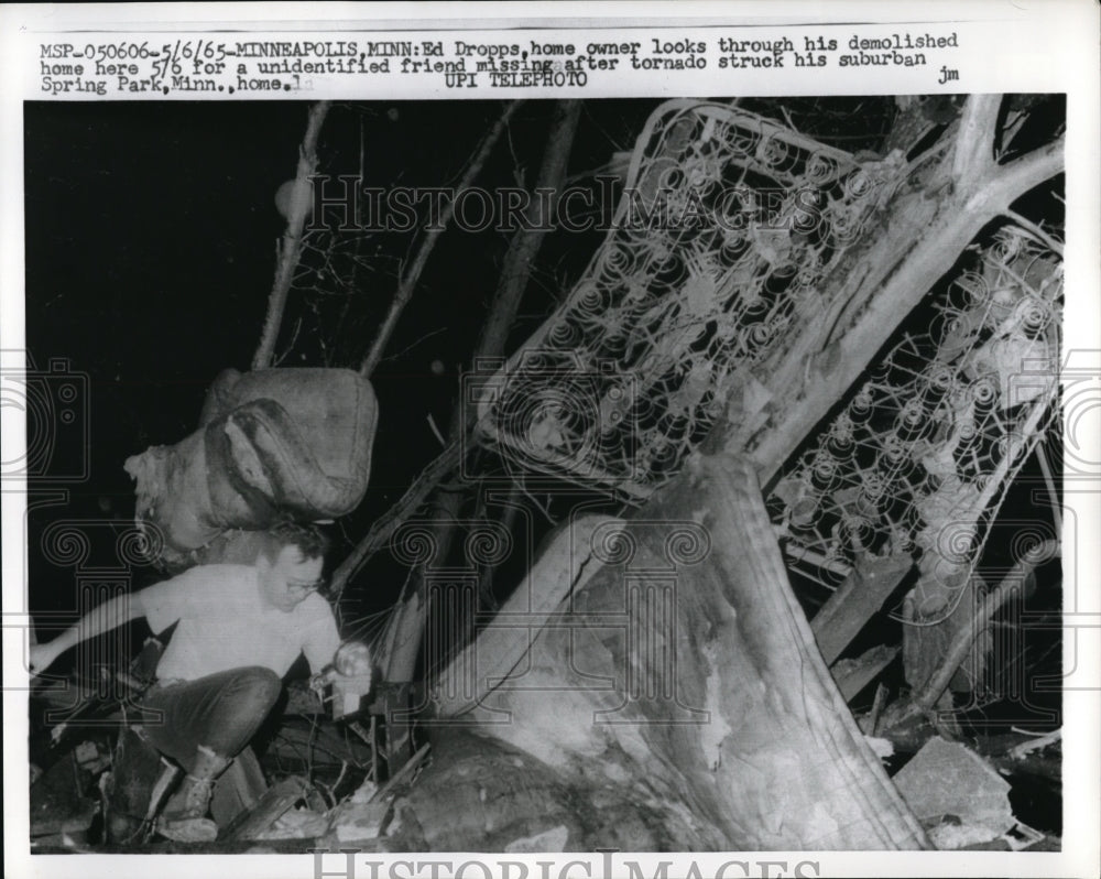 1965 Press Photo Ed Dropps, home owner looks through his demolished home for - Historic Images