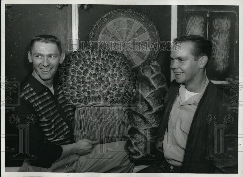 1959 Press Photo Soldiers Richard Keglovic with Friend Richard Atchinson - Historic Images