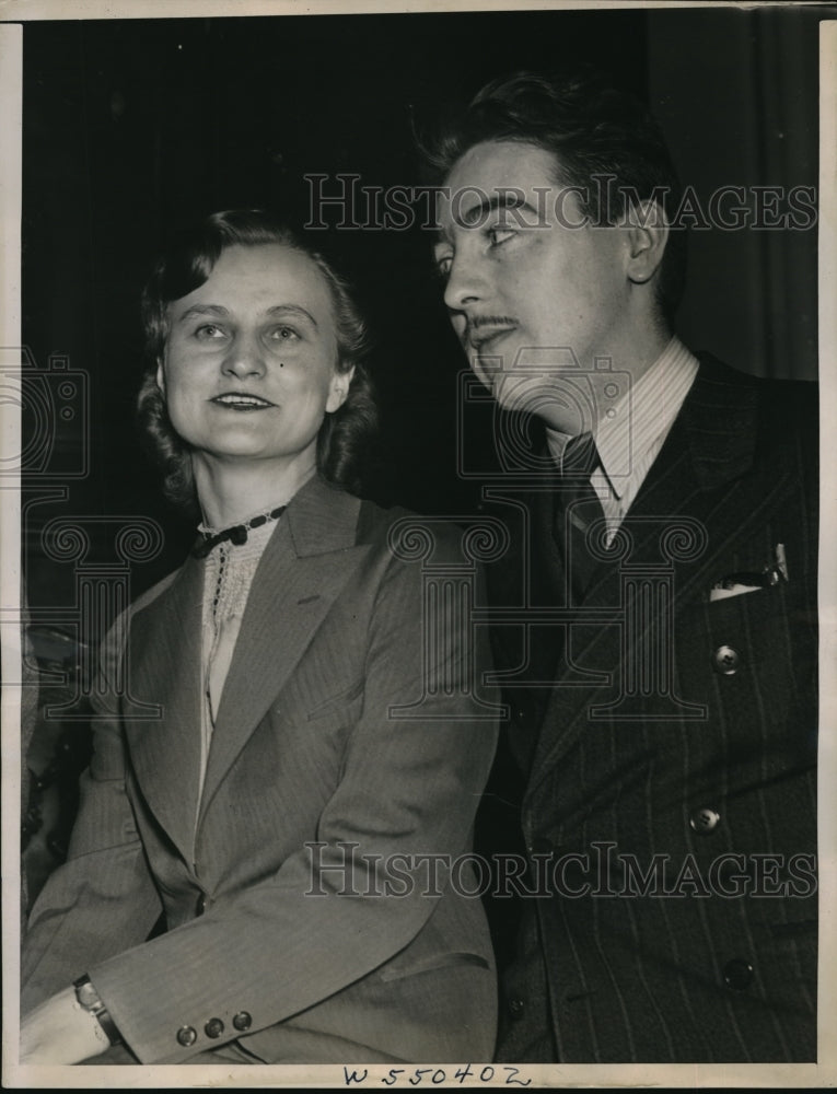 1940 Press Photo Patrick O'Dea with Ann Burlak at Meeting of the Dies Committee - Historic Images