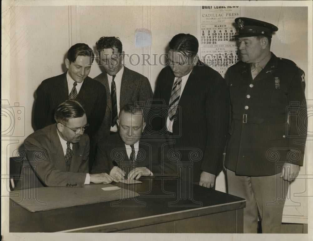 1942 Press Photo Father Joseph Pulka Registers Sons in Army Draft World War II- Historic Images