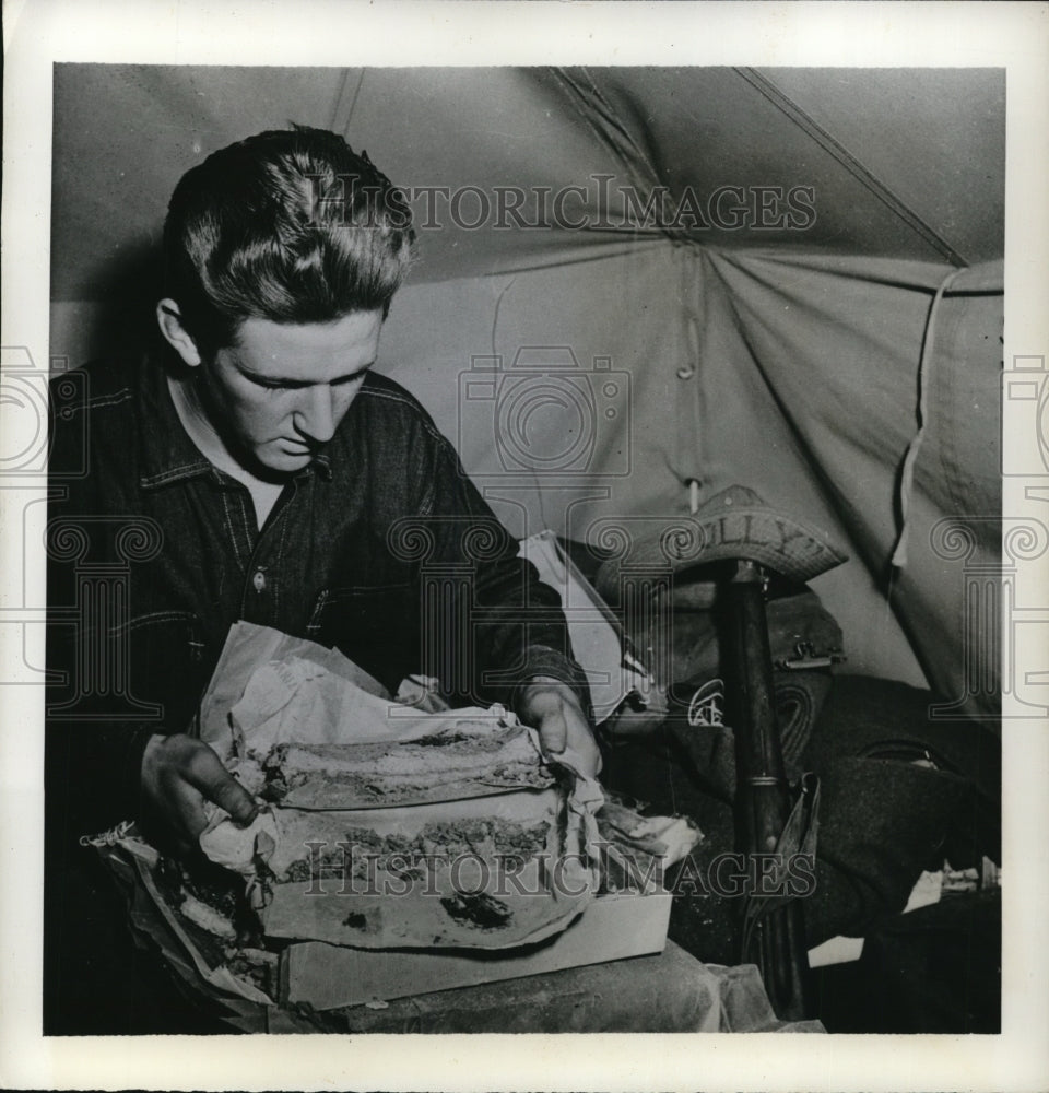 1942 Press Photo Cake was mailed in Australia but returned to United States - Historic Images