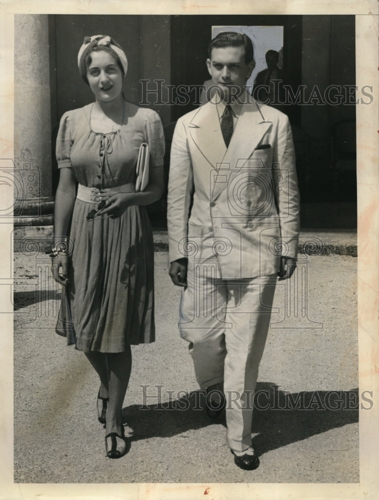 1940 Press Photo Mr. &amp; Mrs. Luis M. Zuberbuhler arrive in Havana, Cuba - Historic Images