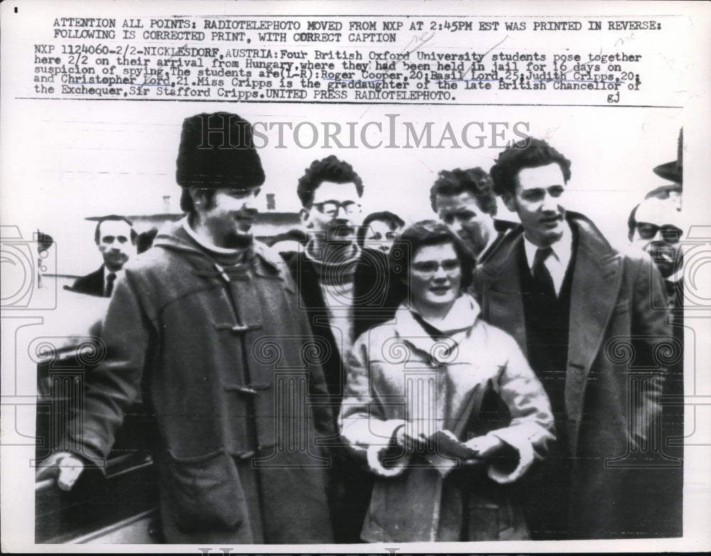 1957 Press Photo British Oxford University students after arrival from Hungary - Historic Images