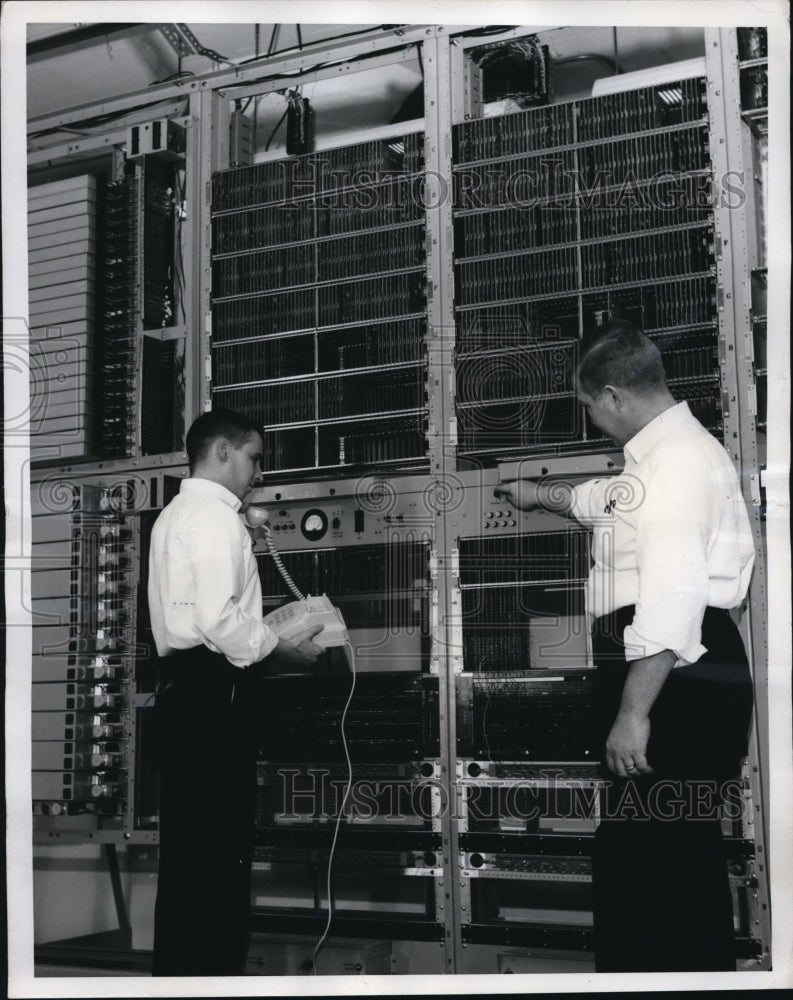 1963 Press Photo Mid-Continent Telephone System&#39;s Chardon installed - Historic Images