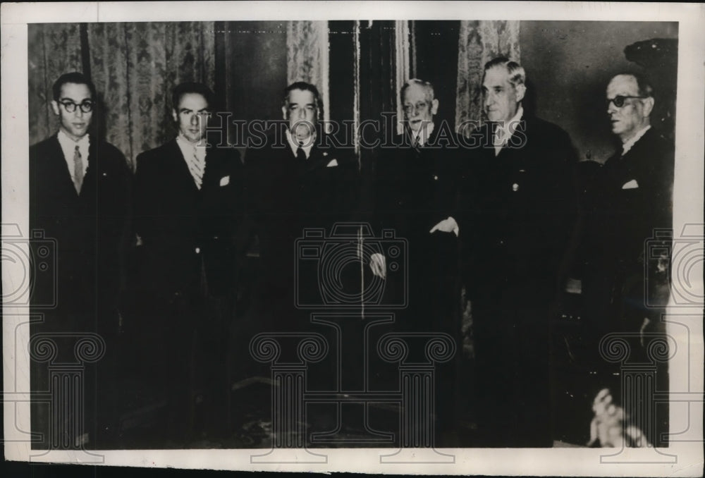 1948 Press Photo Dr. C. Fernandes greeted by M.O. Cirmona &amp; O. Salazar - Historic Images