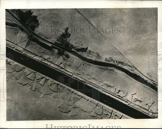 1941 Sunken ships block Suez Canal - Historic Images