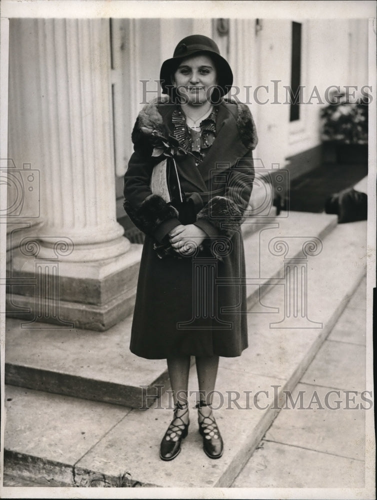 1932 Anne H Flinchdaugh outside White House  - Historic Images