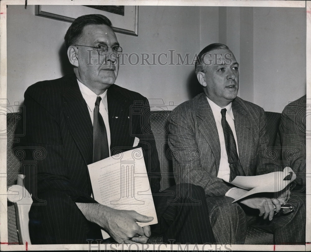 1947 Press Photo Henry Warden and H.H. Macallister at a Press Conference - Historic Images