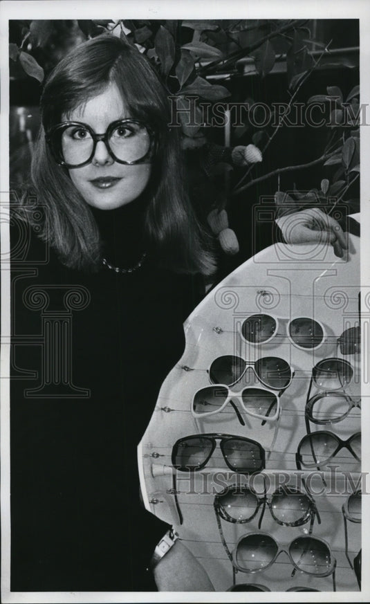 1976 Press Photo Rericha Modles 1000 Dollar Sunglasses - ned37403-Historic Images