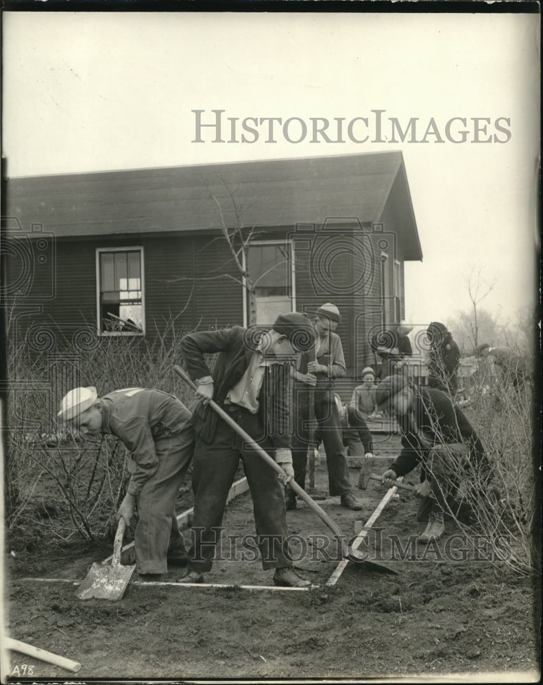 1919 Press Photo Boys laying sidewalks at Mooseheart Illinois - Historic Images