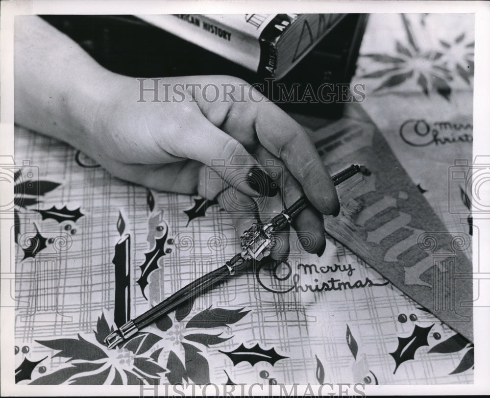 1952 Press Photo Photo of a women&#39;s watch - Historic Images