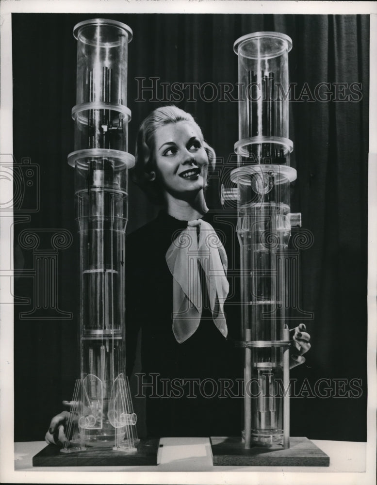 1957 Press Photo Charlotte Foley Inspects General Electric Test Reactor Models - Historic Images