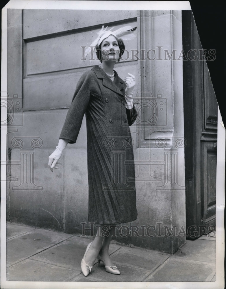 1958 Press Photo Pierre Balmain Pleated Grew Wool Town Coat - Historic Images