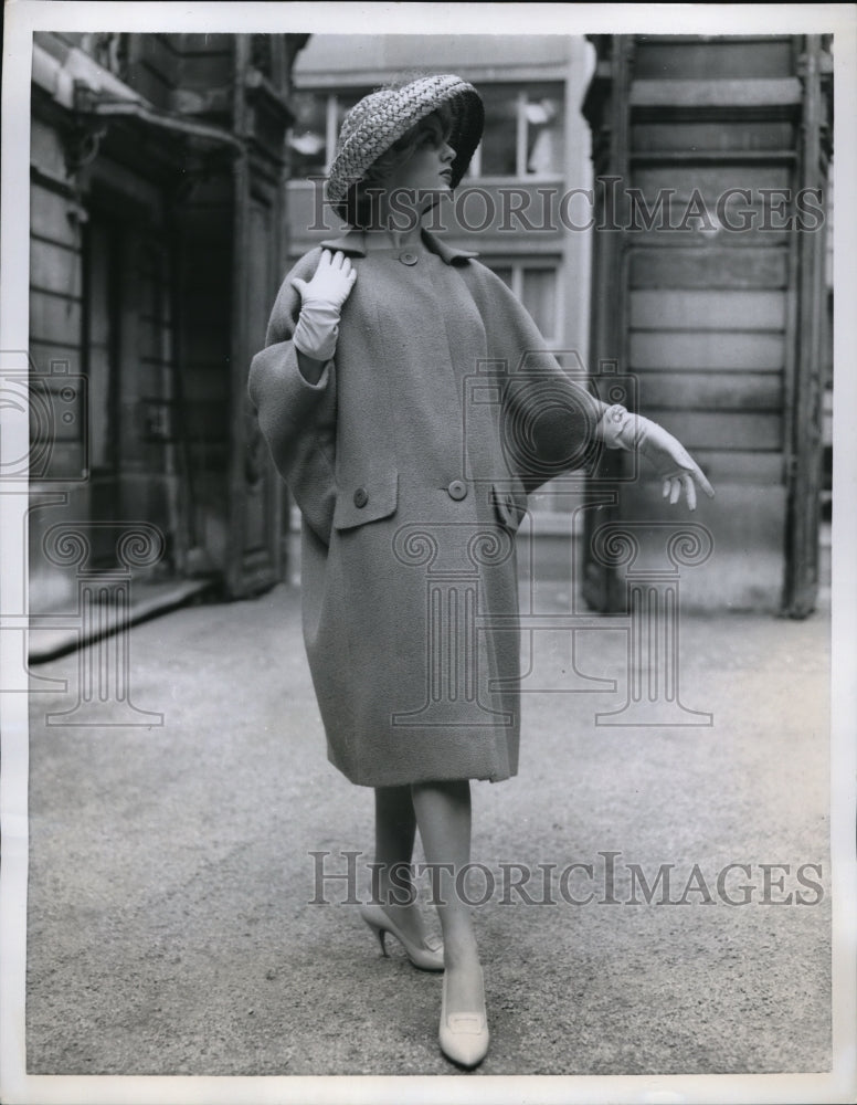 1958 Press Photo Jean Desses Dacron and Woold Tweed Low-Slung Coat - Historic Images