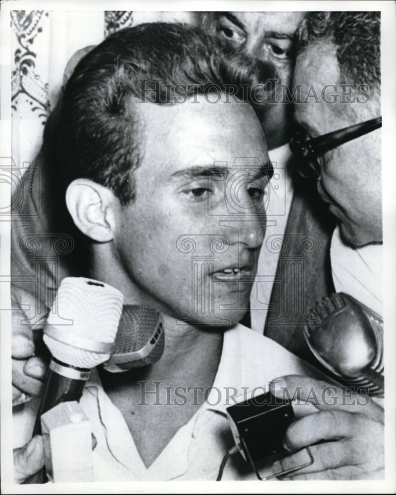 1966 Press Photo Francisco Marti Cuban Olympic Swimmer Defects To United States - Historic Images
