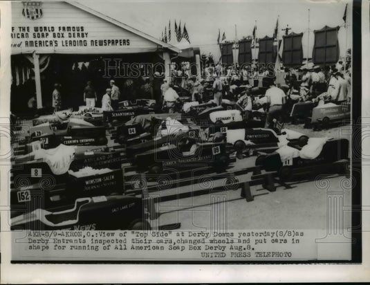 1952 Press Photo Entrants inspects their cars at All American Soap Box Derrby-Historic Images