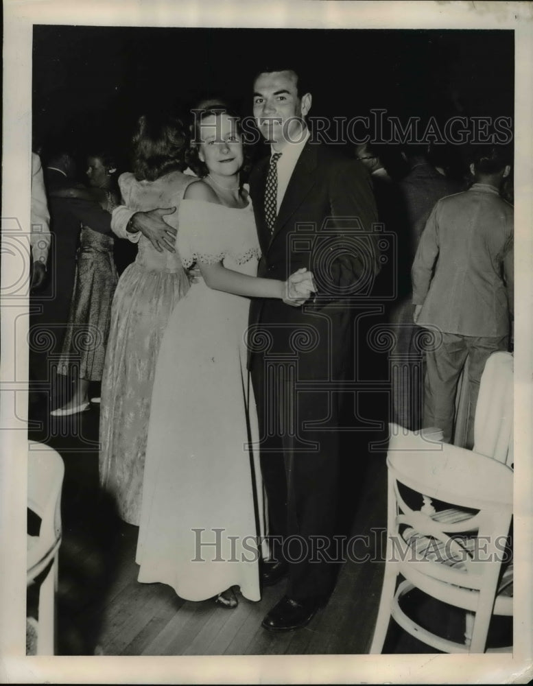 1949 Press Photo Polly Abendroth with William H. Draper-Historic Images