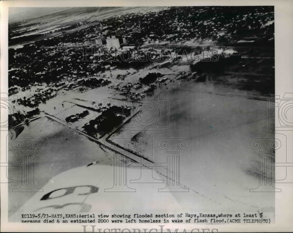 1951 Press Photo Hays Kansas Flooded Section People Died Or Left Homeless-Historic Images