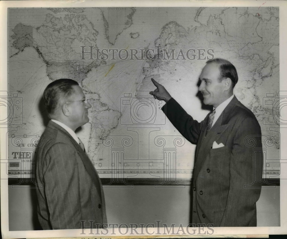 1951 Press Photo L. W. Beck and G. W. Glenn reviewing their air trip to Europe - Historic Images