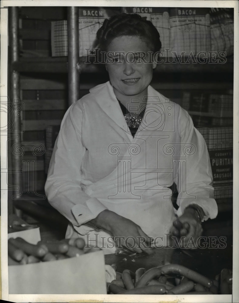 1941 Los Angeles Calif Lucy Ray Bales a worker at a meat packing - Historic Images