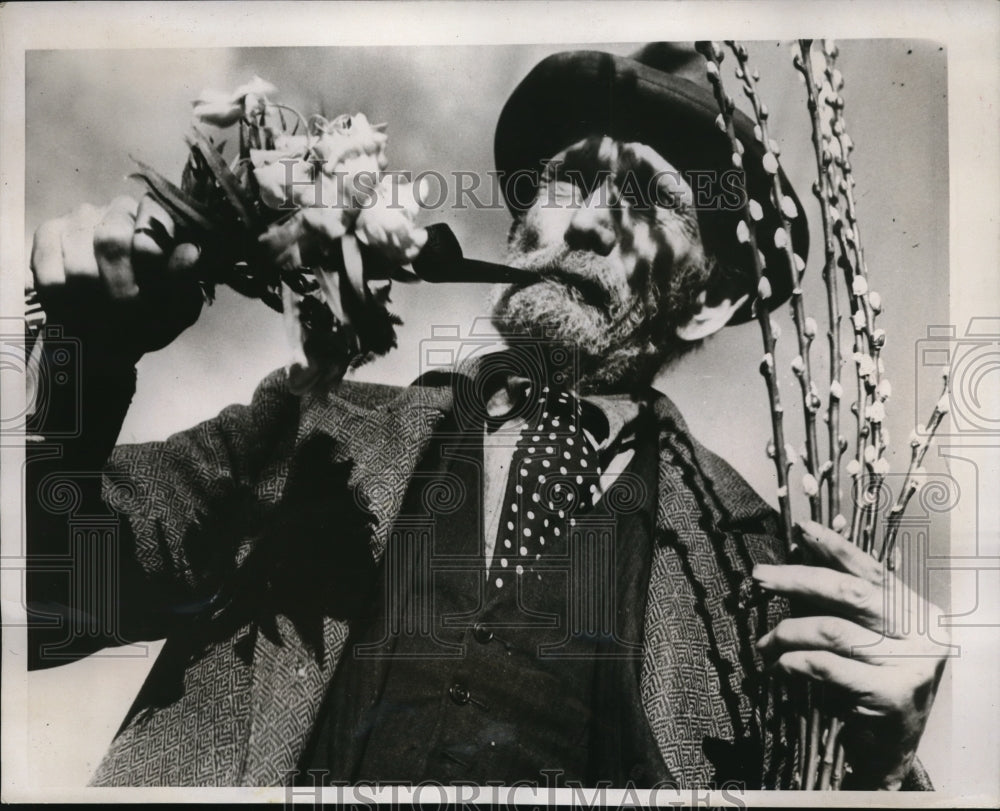 1937 Press Photo Flower Vendor-Historic Images