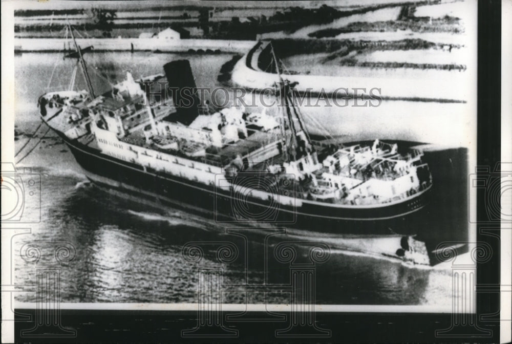 1959 Australian Liner Changsha Yokkaichi Harbor after Typhoon Vera - Historic Images