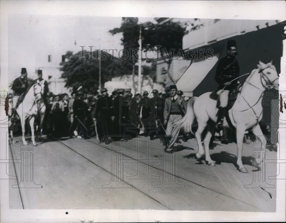 1935 Press Photo Mounted Police keeping back the rioters in Cairo-Historic Images