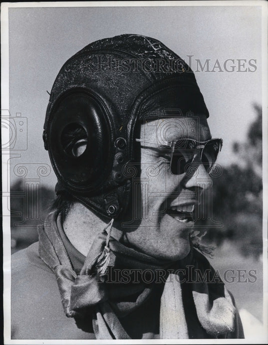 1970 Press Photo Ben Dyssart Talks About The Flight He Just Made-Historic Images