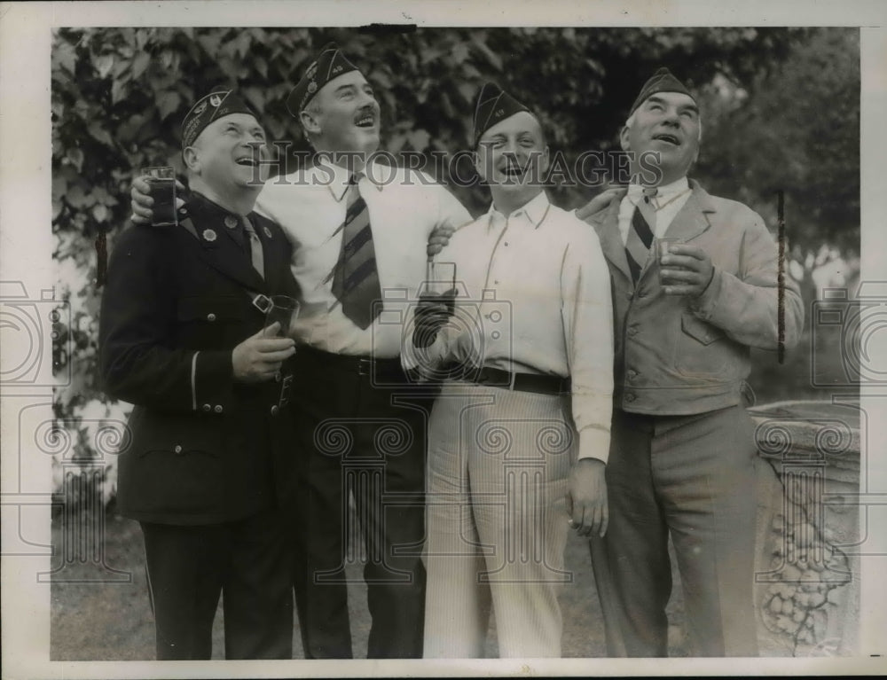 1935 Press Photo When Good Fellows Get Together-Historic Images