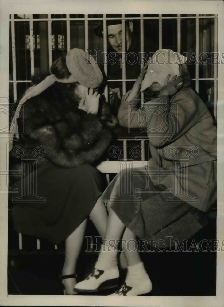 1939 Press Photo Marion Stokes and Mrs. George Whitfield in jail after car chase - Historic Images