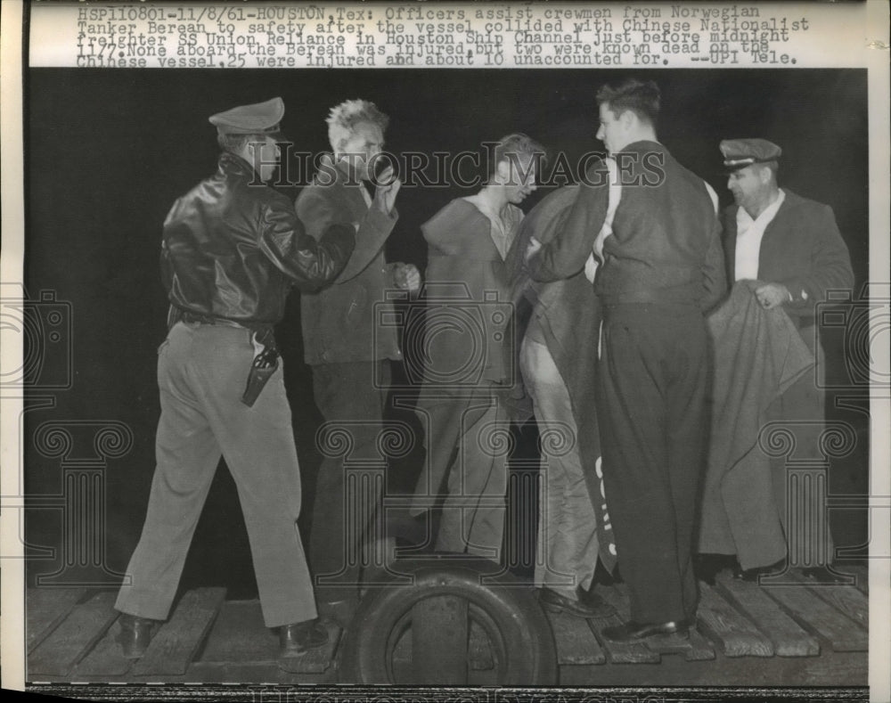 1961 Press Photo Houston Texas Officers assist crewmen from Norwgian Tanker-Historic Images