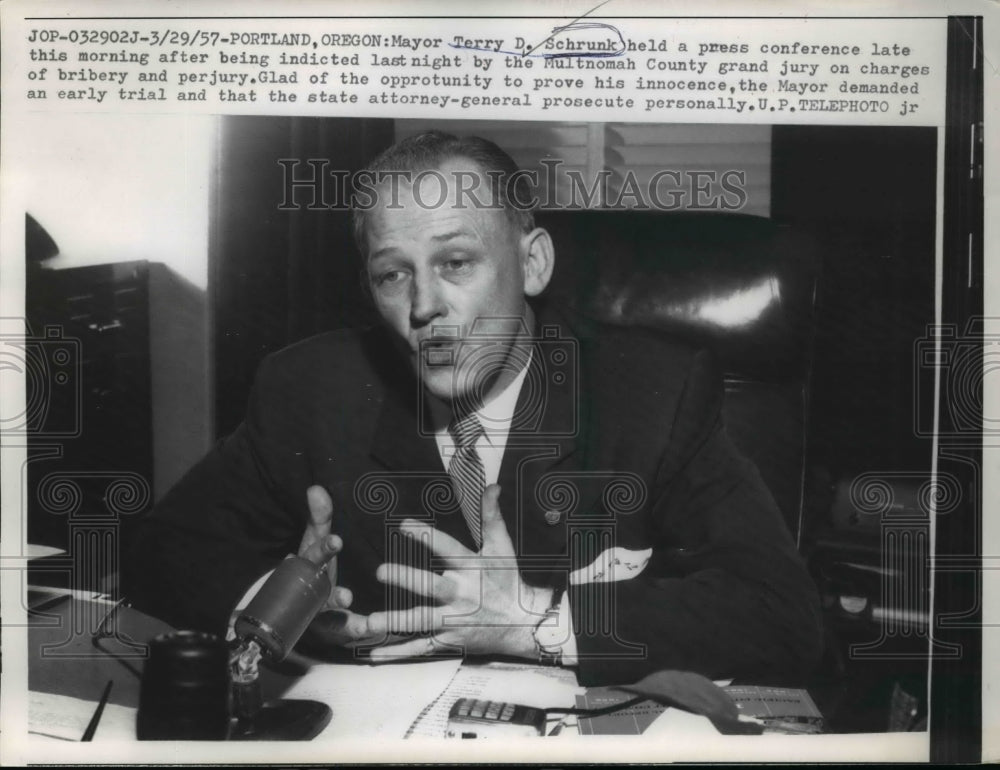 1957 Press Photo Portland Oregon Mayor terry D Schrunk held a press conference-Historic Images