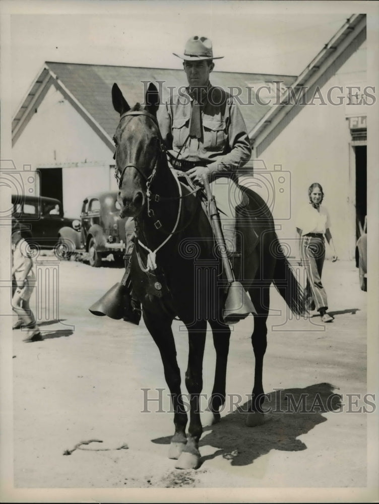 1938 Press Photo State trooper Edward Hogan on horseback during horse show fair - Historic Images