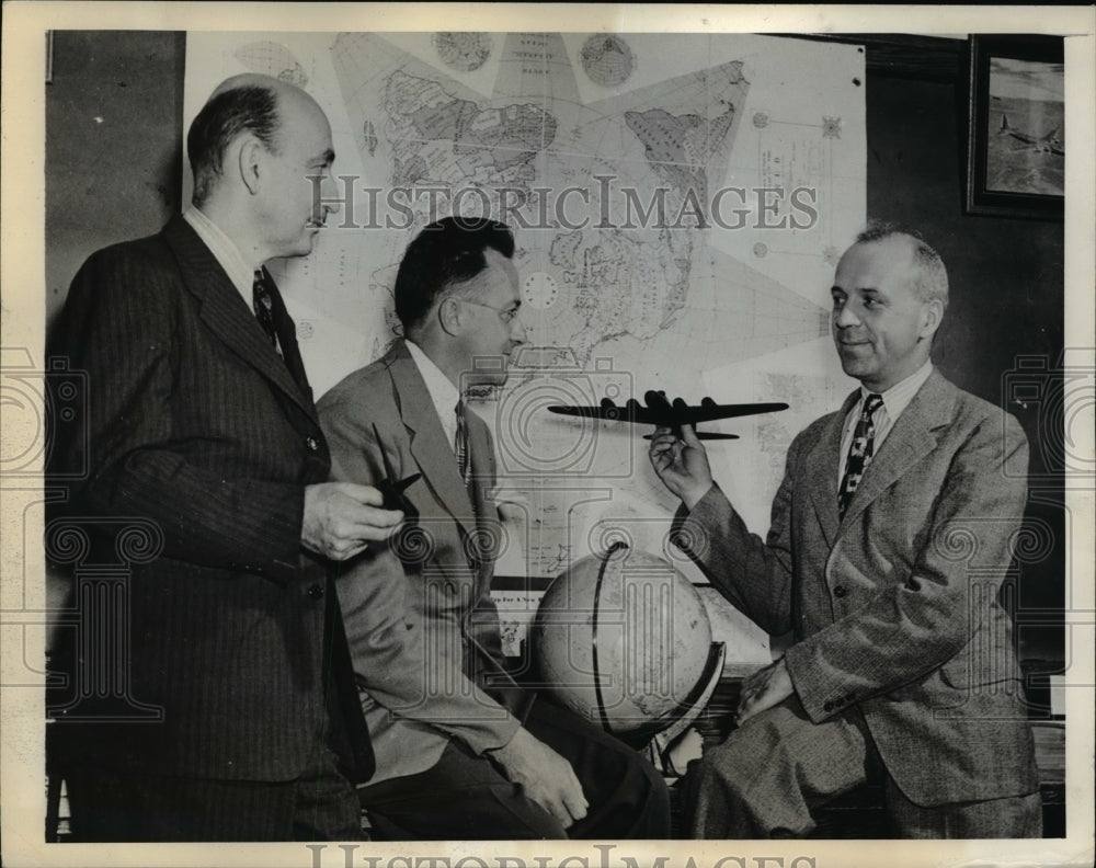 1942 Press Photo Dr. Hermann Cooper, Dr. Donnal Smith &amp; Dr. Roland H. Spaulding - Historic Images