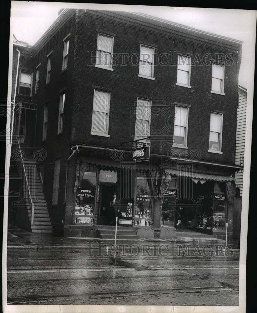 1955 Press Photo John Porr in the doorway of Old Porr&#39;s Drug Store in Steelton - Historic Images